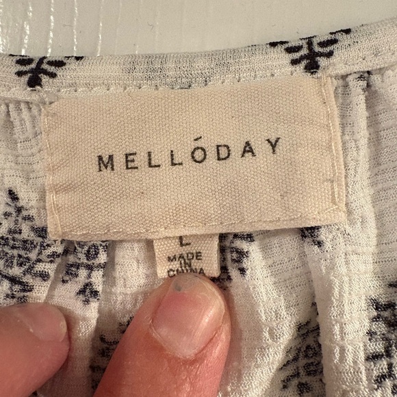 MELLODAY White Ruffled Flutter Sleeve Blouse - Picture 4 of 5